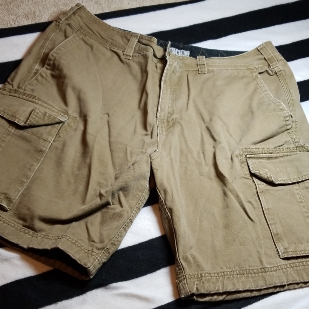 Kakhi cargo shorts